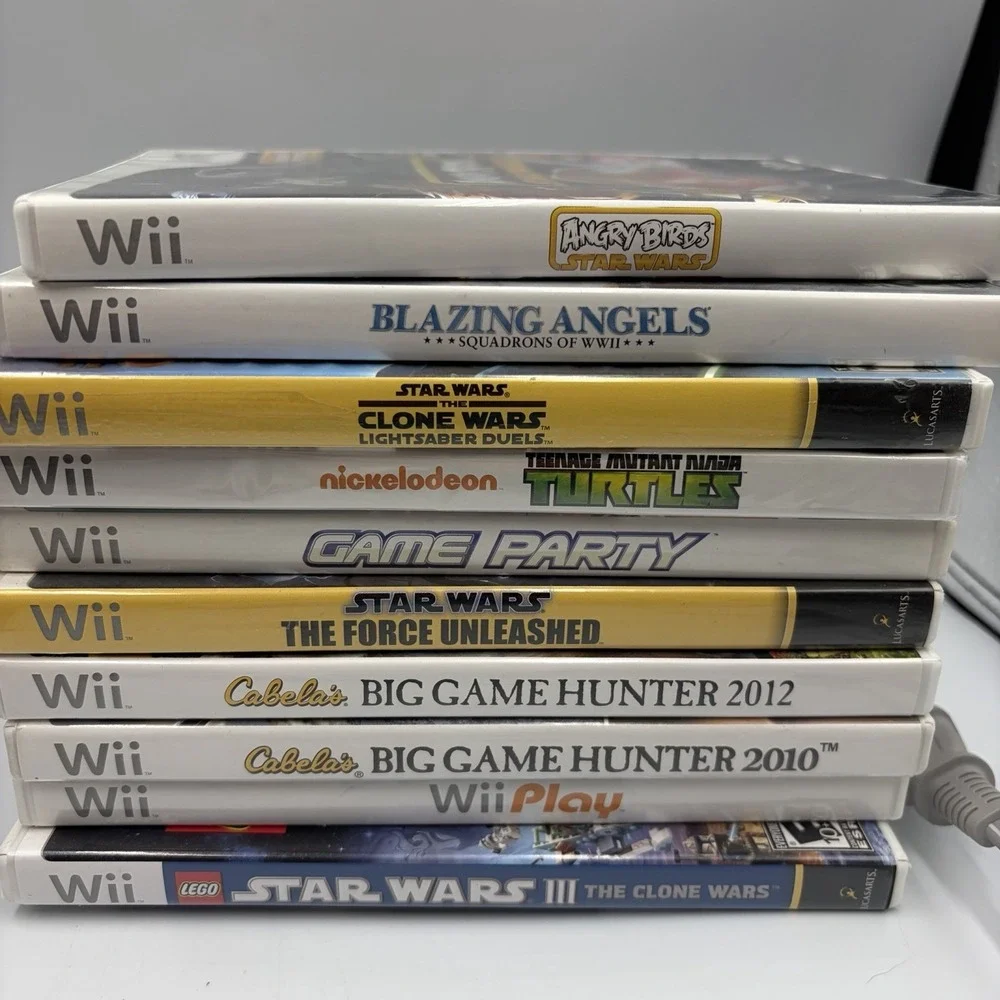 Nintendo Wii Black Console Bundle with Games and Cords Model RVL-001 Tested